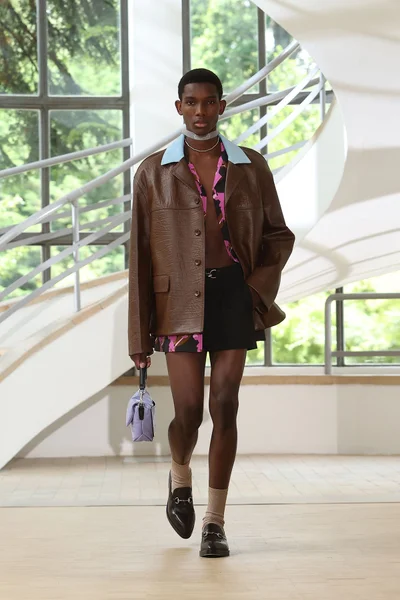 Look 12
